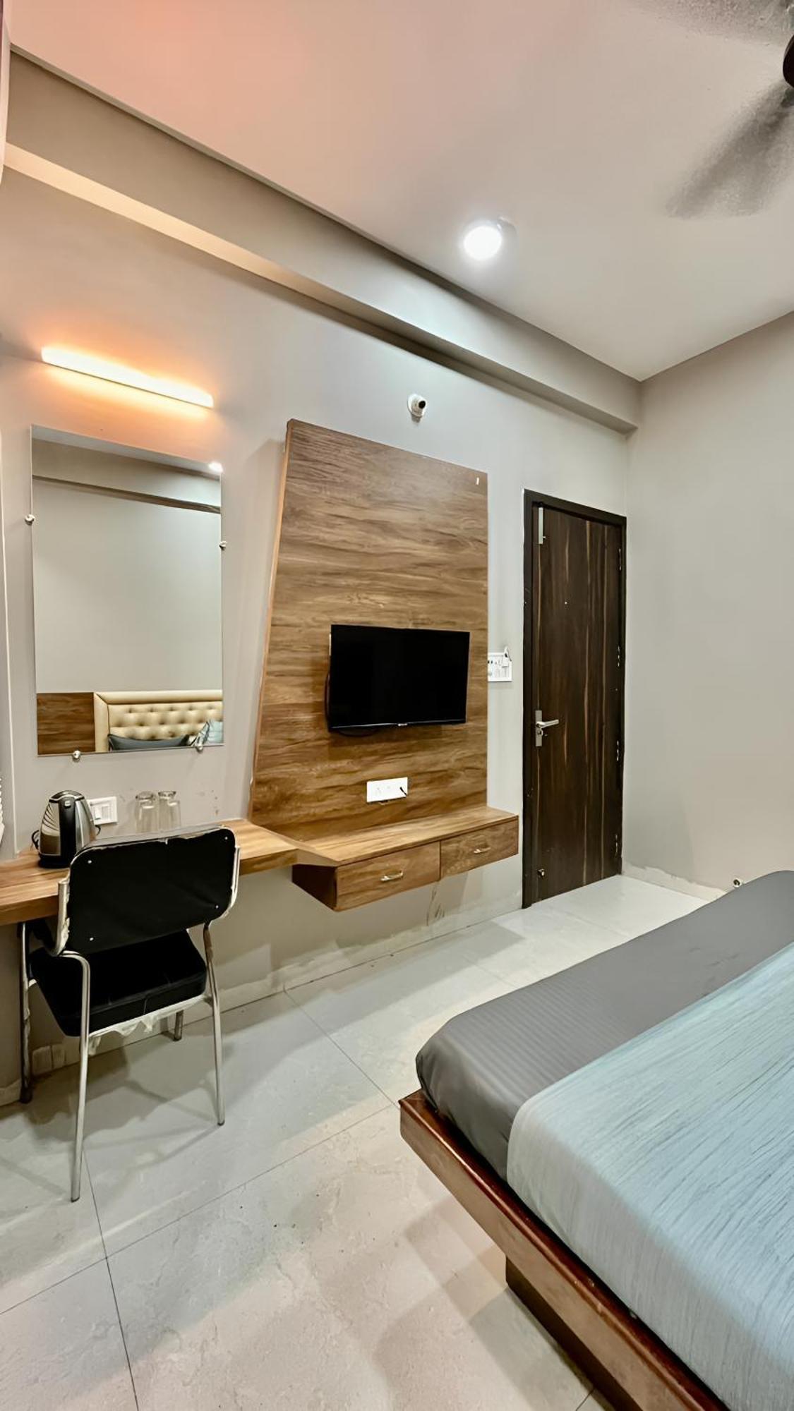 Hotel Evanka Индаур Экстерьер фото